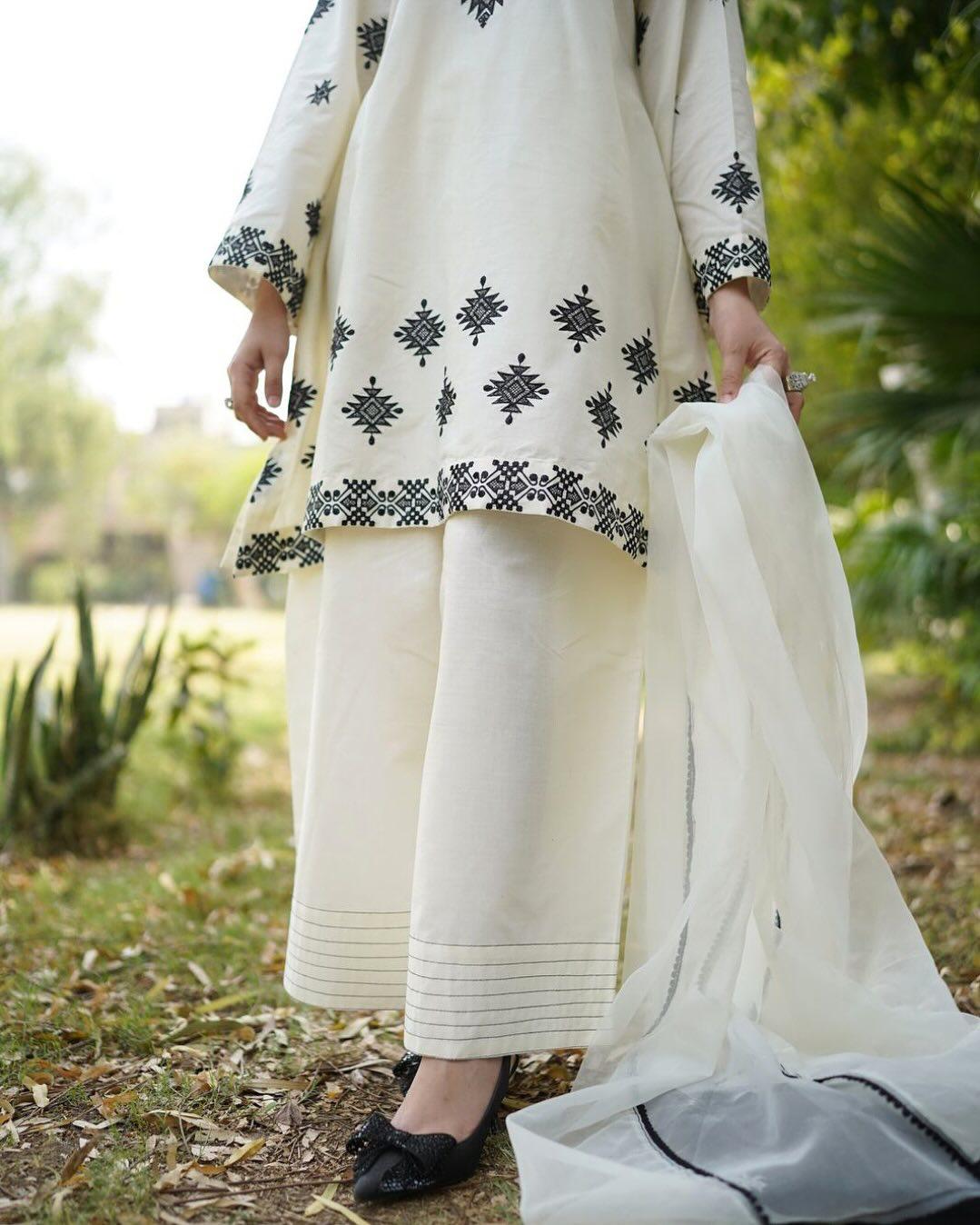 Tabassum Lawn Ebm 3 pc